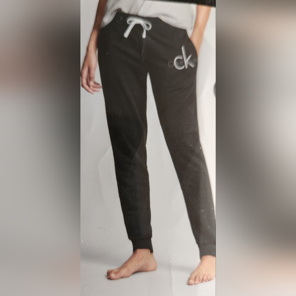 Calvin Klein Woman's Black And White Jogger With Pockets in Size X-Large